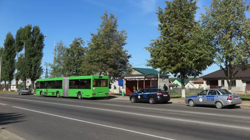 У Баранавічах п'яны пасажыр адчыніў дзверы і выскачыў з аўтобуса (фота)