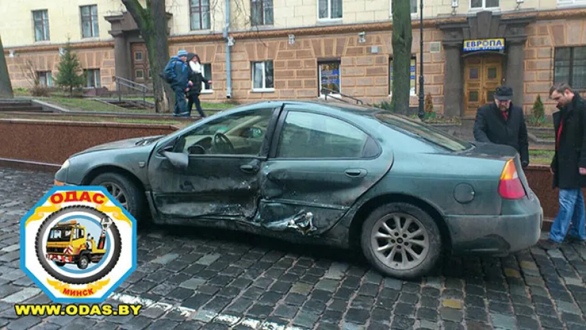 У цэнтры Мінска аўто з расійскімі дыпнумарамі ўчыніла аварыю (фота)