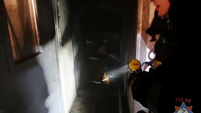 Позна ўвечары з дома ў Мінску эвакуявалі 30 чалавек (фота)