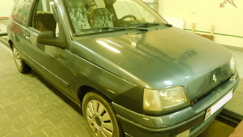 Беларуска схавала ў “Рэно” 24 сумкі, якія купіла ў Польшчы (фота, відэа)