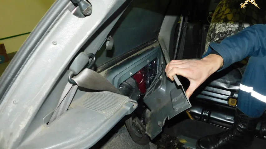 Беларуска схавала ў “Рэно” 24 сумкі, якія купіла ў Польшчы (фота, відэа)