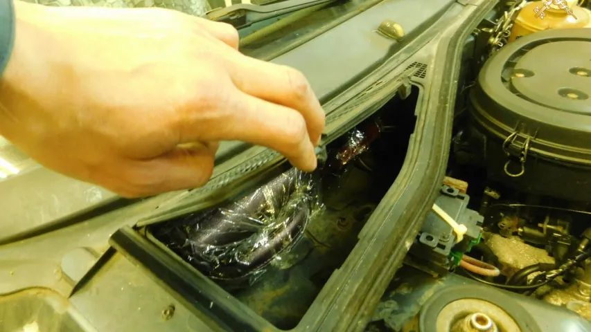 Беларуска схавала ў “Рэно” 24 сумкі, якія купіла ў Польшчы (фота, відэа)