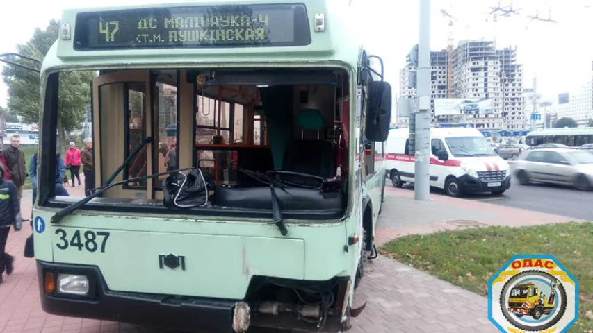 "Мінсктранс": У ДТЗ з удзелам грузавіка і тралейбуса пацярпелі 5 чалавек