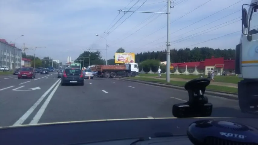 У Мінску грузавік сутыкнуўся з тралейбусам, пацярпелі восем чалавек