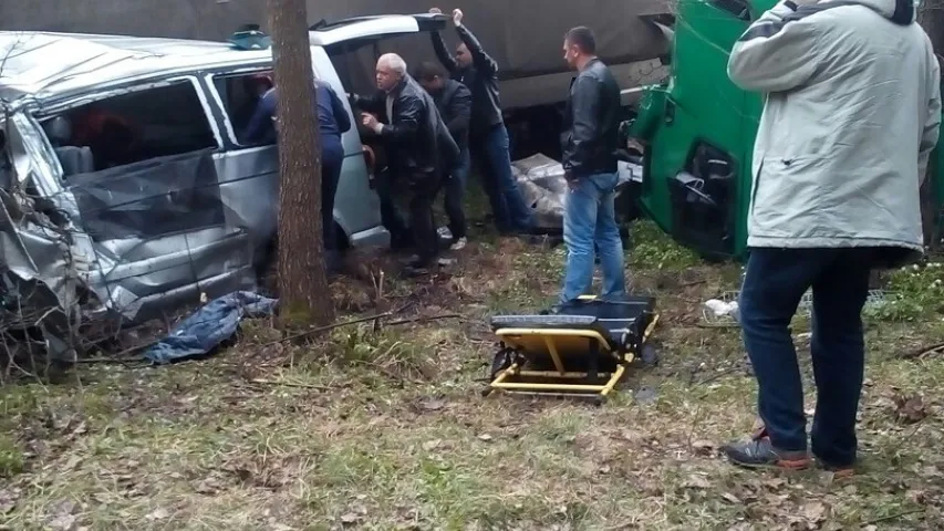 У сутыкненні грузавіка і мікрааўтобуса каля Барысава загінулі 2 чалавекі