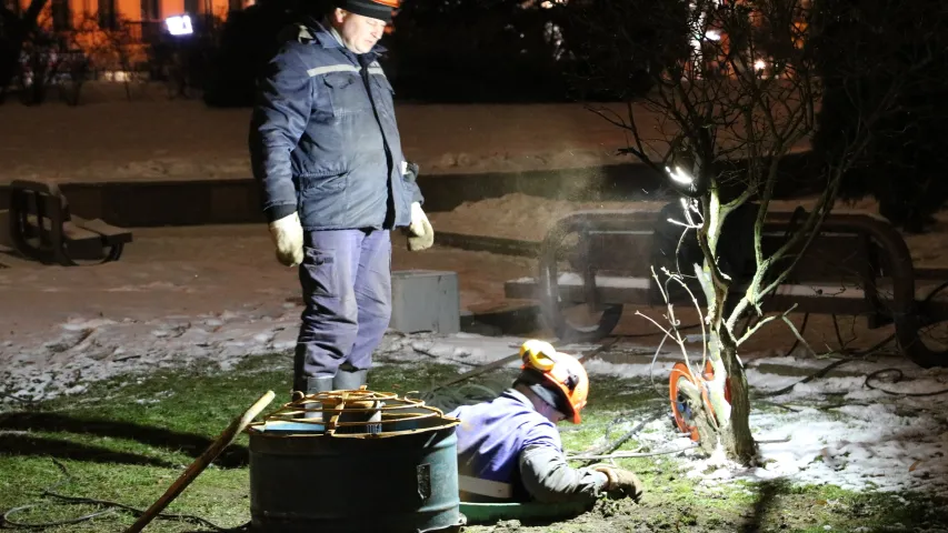 У цэнтры Мінска ліквідавалі наступствы пашкоджання трубаправода (фота)