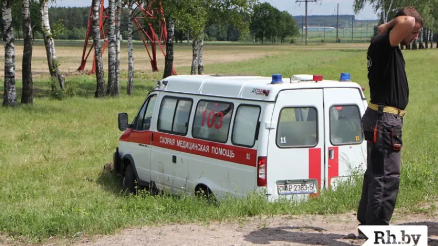 Каля Маладзечна “хуткая” апынулася ў кювеце, ёсць пацярпелыя (фота)