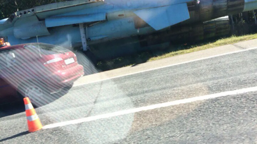 Стала вядома, як Су-27 апынуўся ў кювеце аўтатрасы ў Аршанскім раёне (фота)