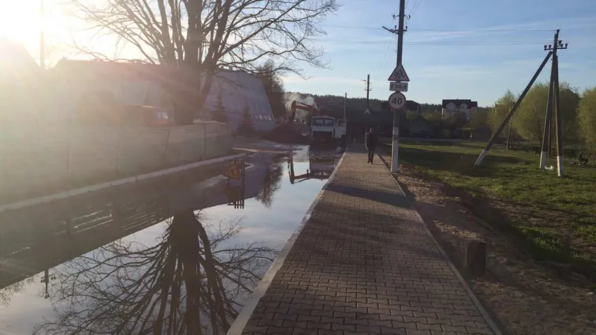 У Лагойску ліквідавалі наступствы аварыі, халодная вада з’явілася ў жылых дамах