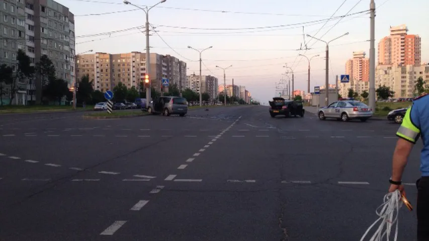 У Мінску ў аўтааварыі з удзелам таксі пацярпеў пенсіянер (фота)