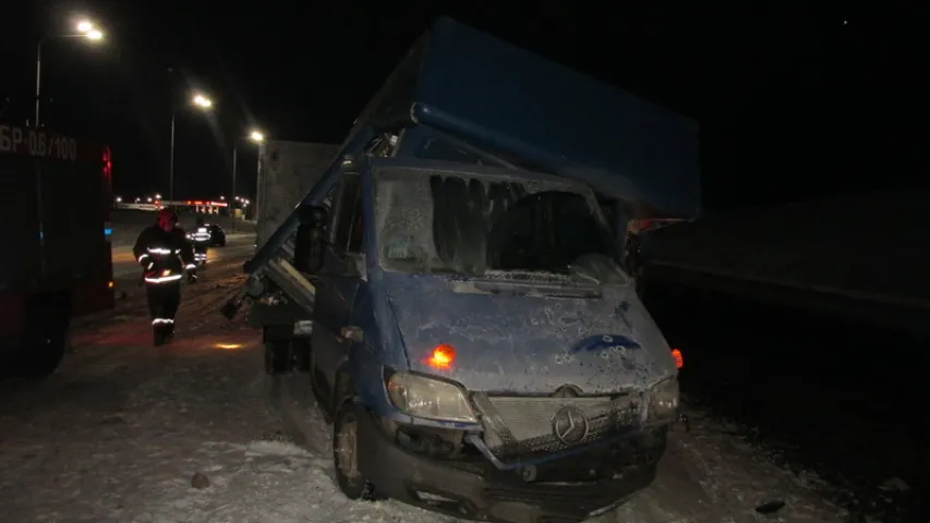 З'явіліся здымкі з месца ДТЗ, у якое пад Стоўбцамі трапіла маршрутка з дзецьмі