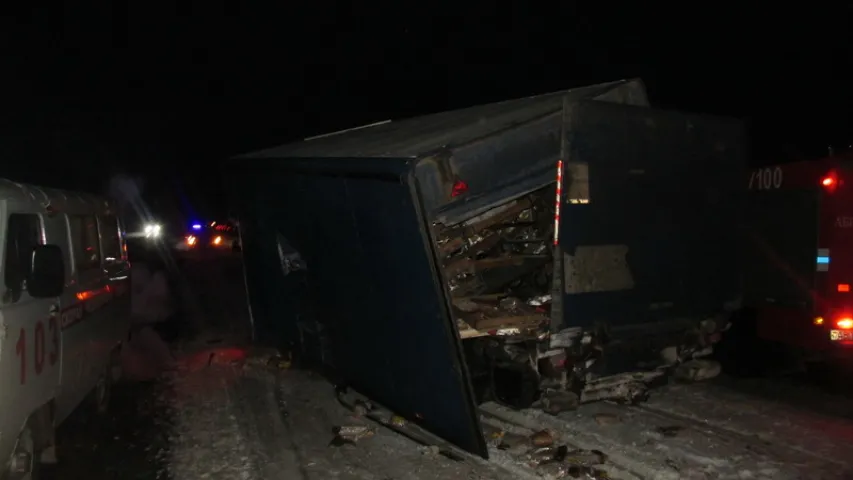 З'явіліся здымкі з месца ДТЗ, у якое пад Стоўбцамі трапіла маршрутка з дзецьмі