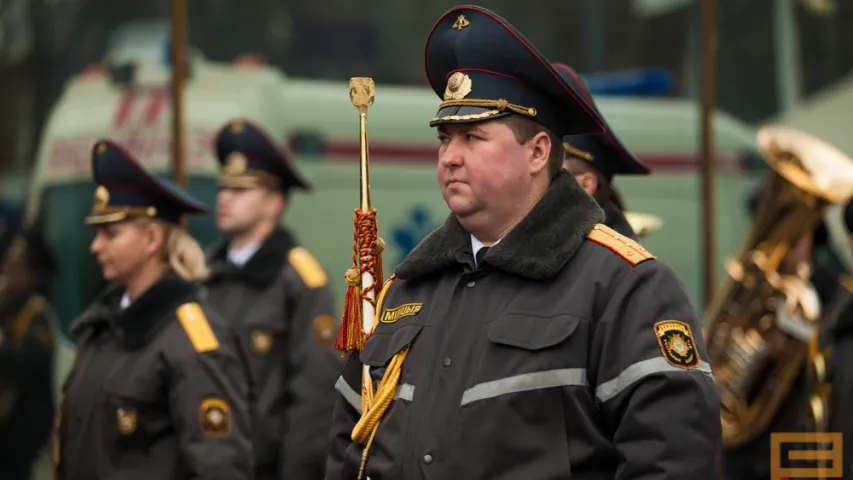 На выставе ў Мінску міліцыя раструшчыла двух "чалавек" (фота)