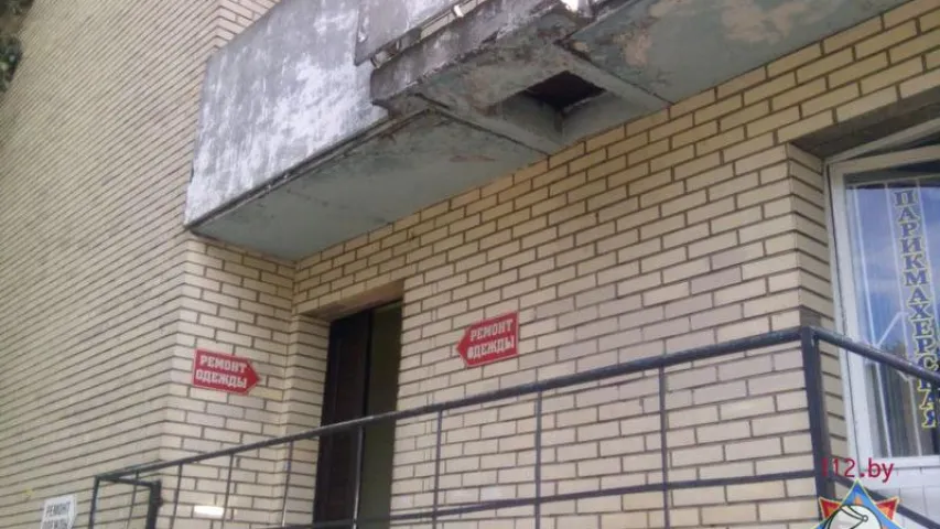 У Брэсце ратавальнікі вызвалілі дзіця, якое захрасла ў балконе (фота)