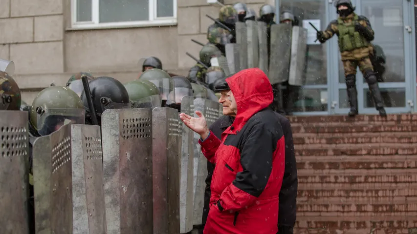 СК адмовіўся правяраць, ці законна АМАП хапае людзей на вулічных акцыях