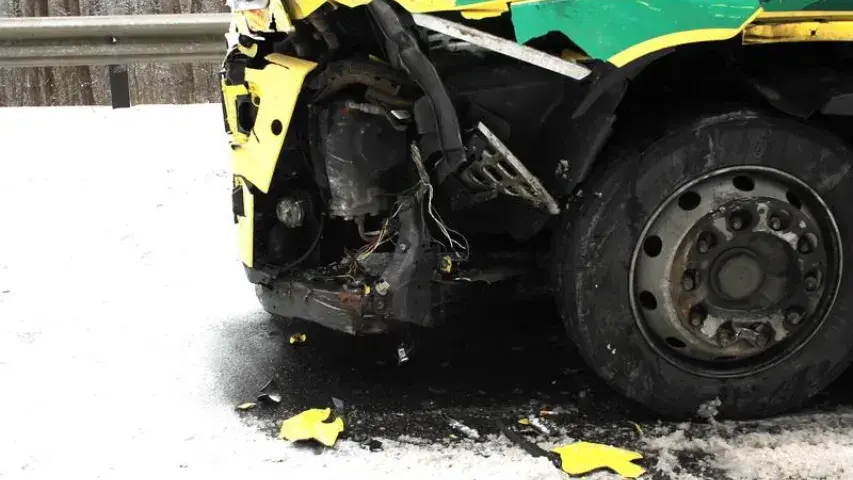 Пад Слонімам легкавік трапіў пад фуру, загінулі два чалавекі