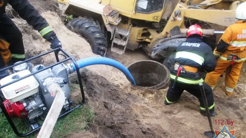 У Іванаўскім раёне з калодзежу выцягвалі каня (фота)