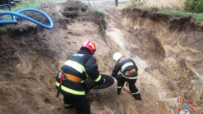 У Іванаўскім раёне з калодзежу выцягвалі каня (фота)