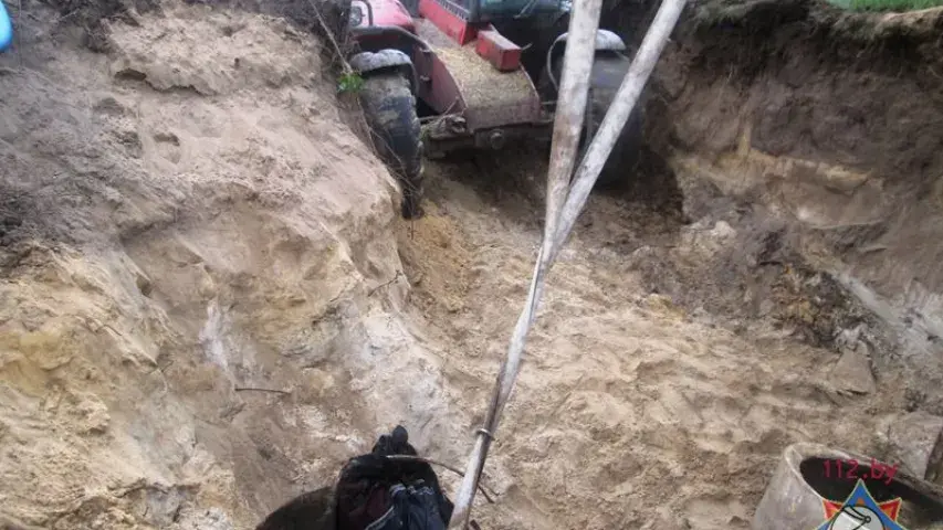У Іванаўскім раёне з калодзежу выцягвалі каня (фота)
