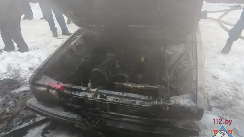 У Мінску ў гаражным кааператыве згарэў Volkswagen Passat (фота)