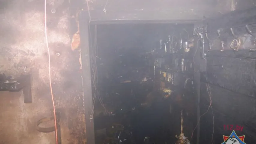 Позна ўвечары з дома ў Мінску эвакуявалі 30 чалавек (фота)