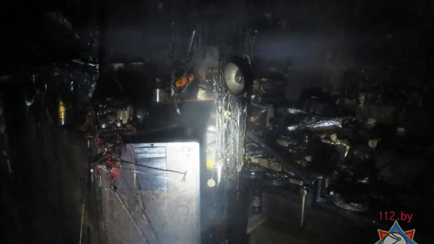 Позна ўвечары з дома ў Мінску эвакуявалі 30 чалавек (фота)