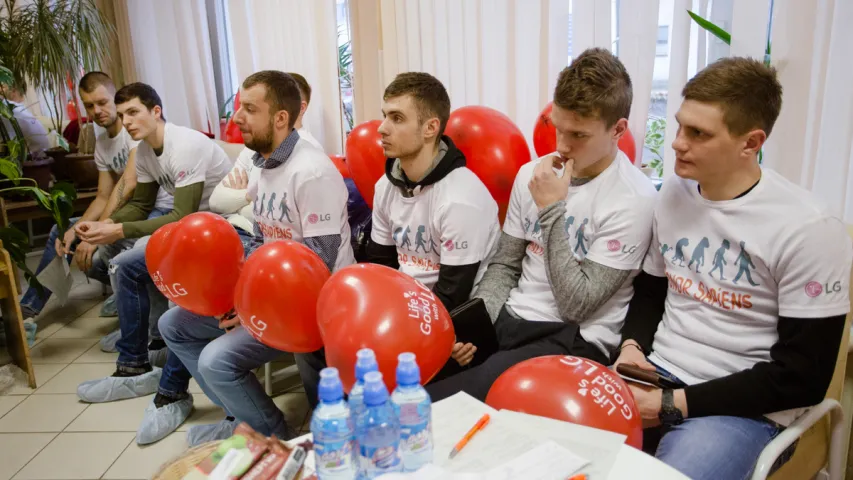 Футбалісты "Крумкачоў" здалі больш за 7 літраў крыві. Фотарэпартаж
