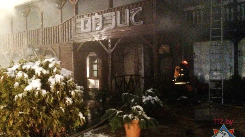 Каля Раўбічаў пад Мінскам гарэла кавярня (фота)