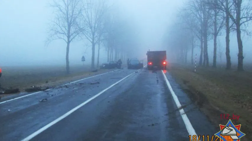 На Капыльшчыне ў аварыі сутыкнуліся тры легкавікі і грузавік (фота)