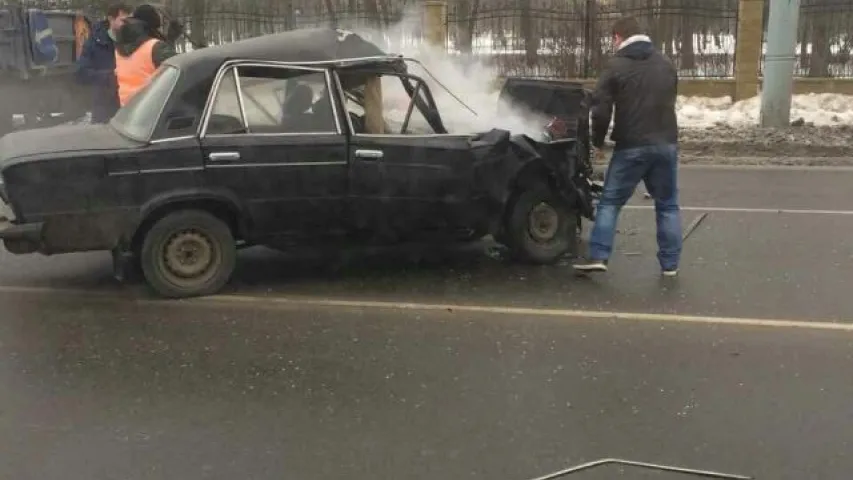 У Брэсце "Жыгулі" сутыкнуліся з грузавіком, кіроўца легкавіка ў рэанімацыі