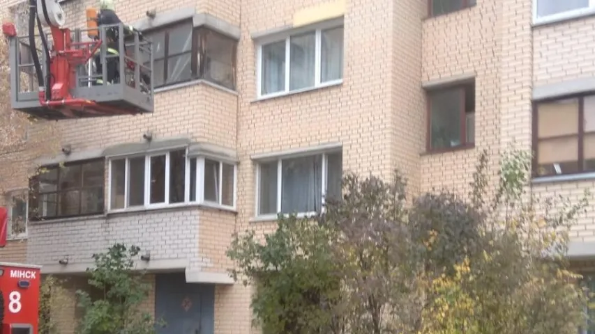 На пажары ў Мінску жанчына аказалася заблакаванай у ліфце