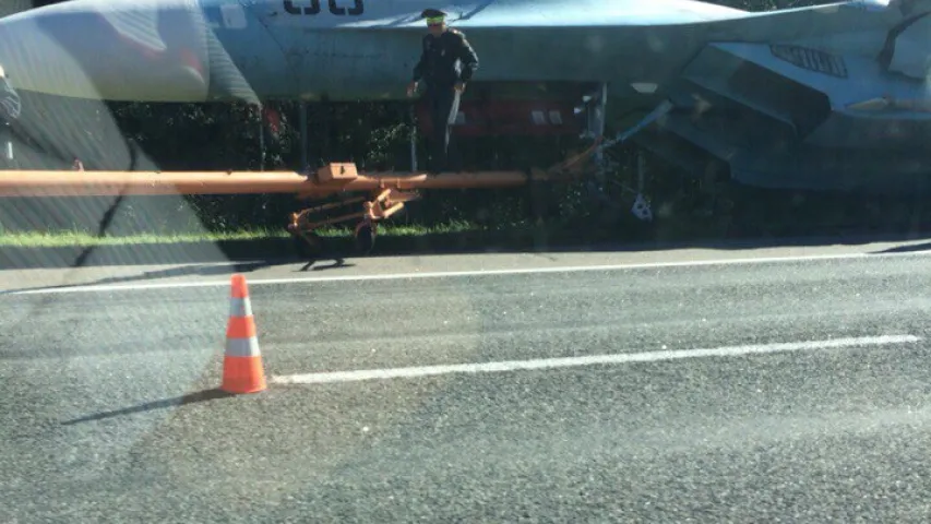 Стала вядома, як Су-27 апынуўся ў кювеце аўтатрасы ў Аршанскім раёне (фота)