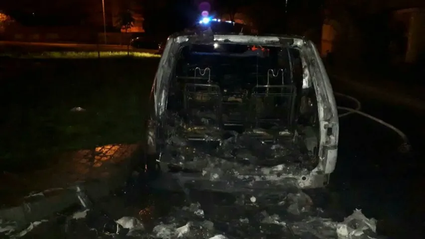 У Мінску ля двух пад’ездаў аднаго дома ўначы згарэлі машыны