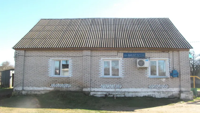 Каб заблытаць следчых, мядзельскія злодзеі кінулі шпрыцы каля абакрадзенай крамы