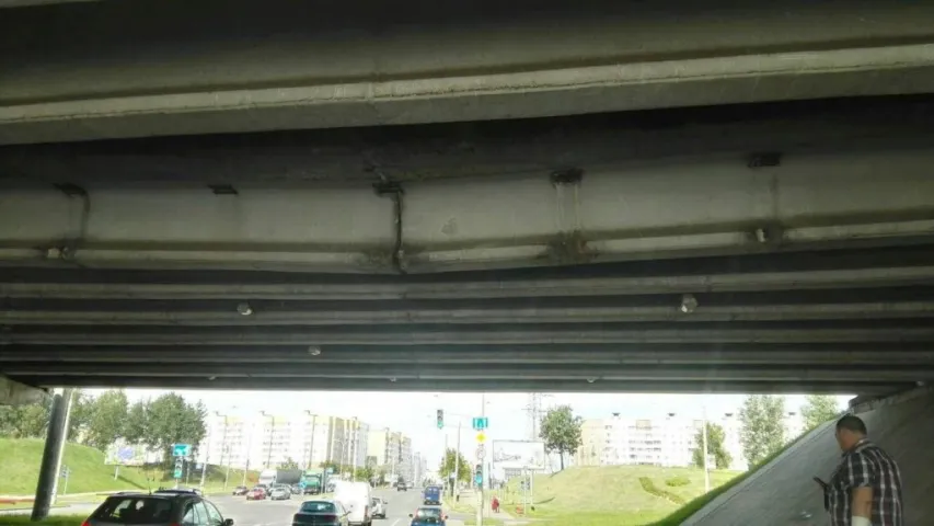 На МКАД абмяжуюць рух, бо праваліўся асфальт