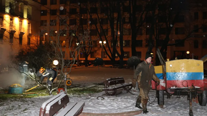 У цэнтры Мінска ліквідавалі наступствы пашкоджання трубаправода (фота)
