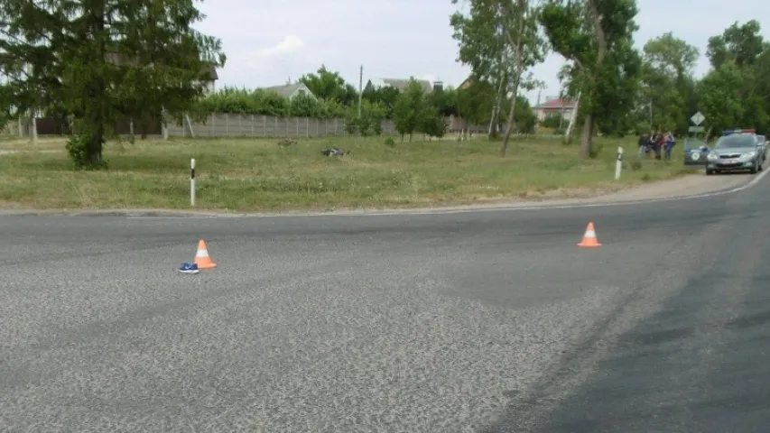 У Дзяржынску 20-гадовы матацыкліст трапіў пад грузавік і загінуў