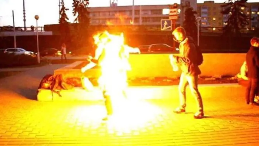 У сацсетках з'явілася фота хлопцаў, якія нібыта падпалілі сябе ў Мінску