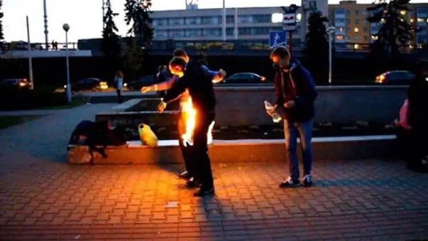 У сацсетках з'явілася фота хлопцаў, якія нібыта падпалілі сябе ў Мінску