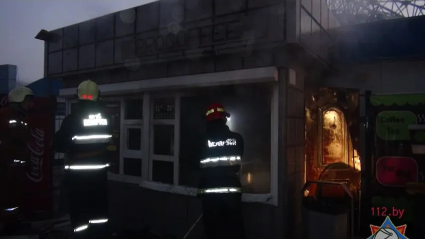 У цэнтры Мінска згарэла міні-кавярня (фота, відэа)