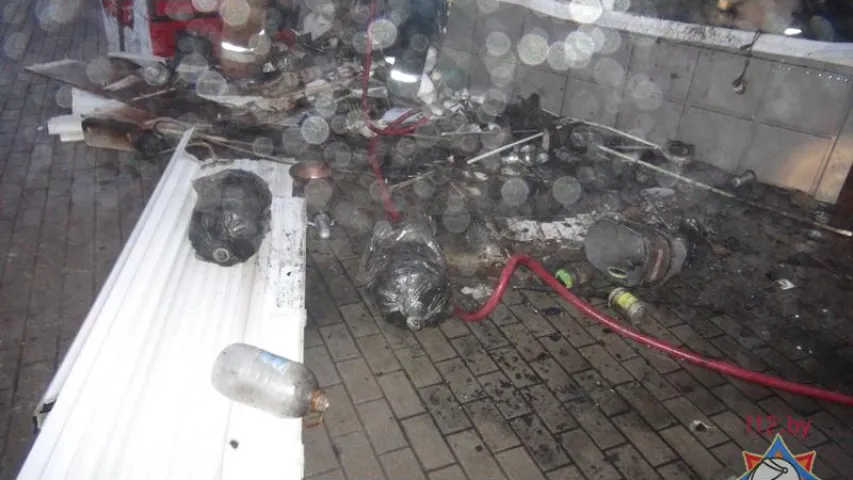 У цэнтры Мінска згарэла міні-кавярня (фота, відэа)