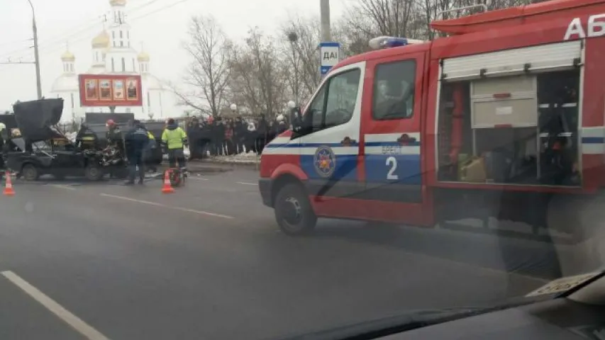 У Брэсце "Жыгулі" сутыкнуліся з грузавіком, кіроўца легкавіка ў рэанімацыі