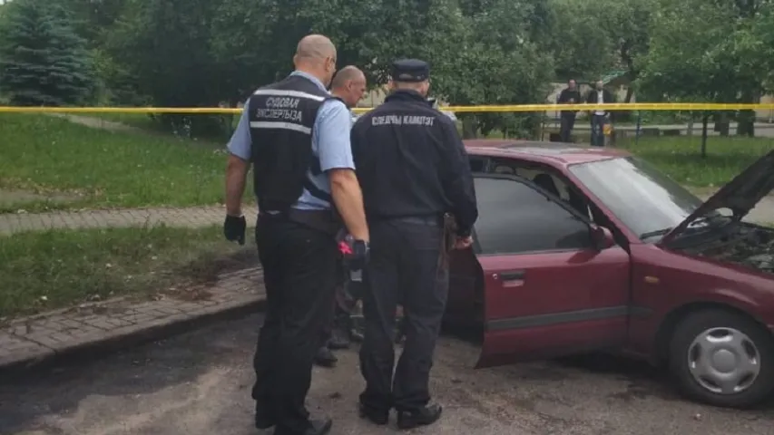 У Мінску затрымалі мужчыну, які падпаліў тры машыны і раскідаў курыныя тушкі