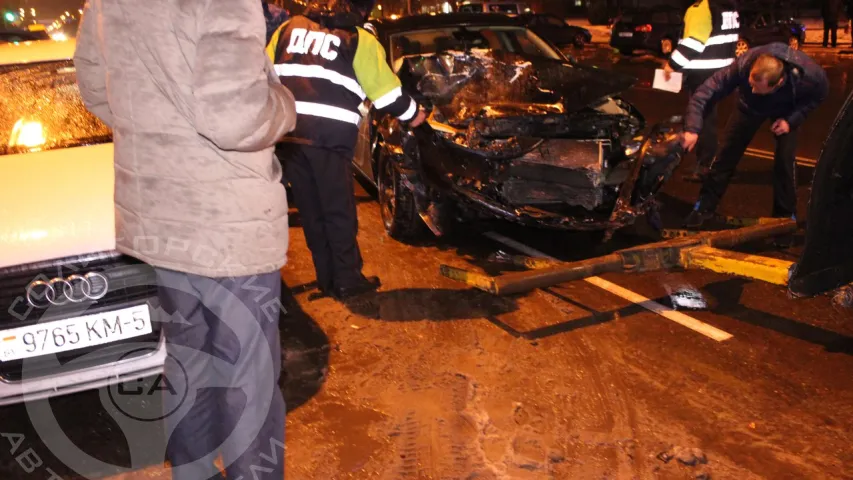 П'яны кіроўца на Opel пратараніў 10 машын, ёсць пацярпелыя (фота)