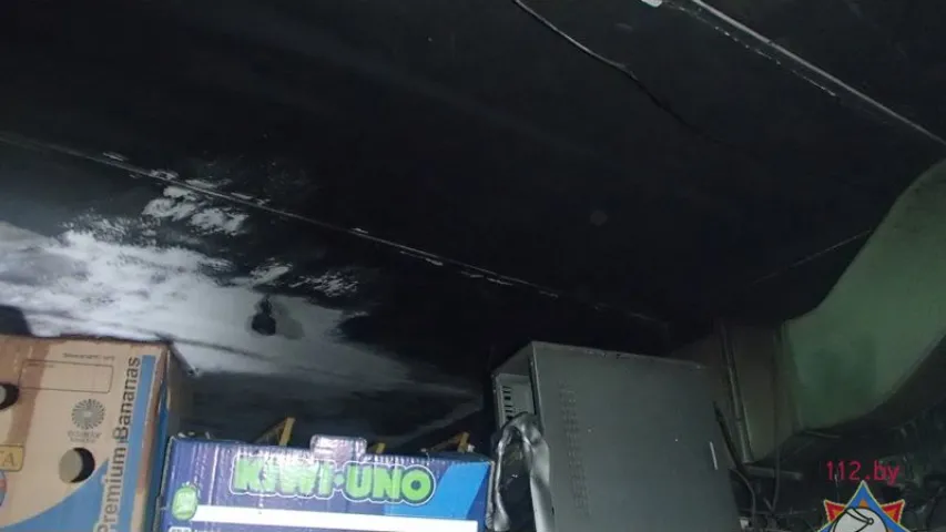 У Мінску ўначы з-за пажару ў краме эвакуявалі 27 чалавек (фота)