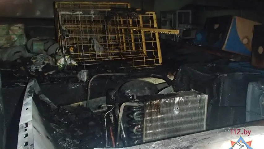 У Мінску ўначы з-за пажару ў краме эвакуявалі 27 чалавек (фота)