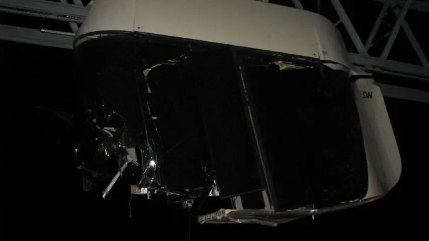 Ля Пухавічаў пагрузчык сутыкнуўся з юнібусам: кіроўца ў реанімацыі