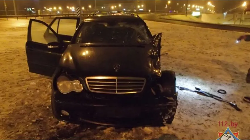 Кіроўца, які трапіў у аварыю на МКАД, прасіў МНС вызваліць яго (фота)