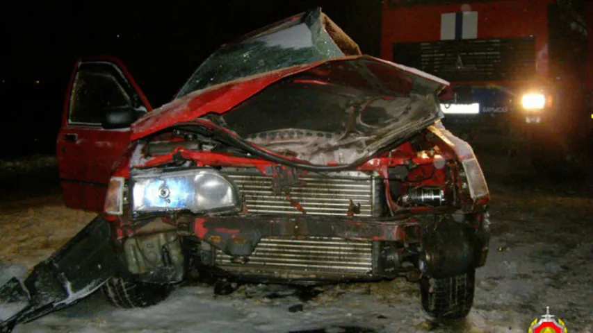 У Барысаве Ford трапіў пад фуру, загінуў кіроўца