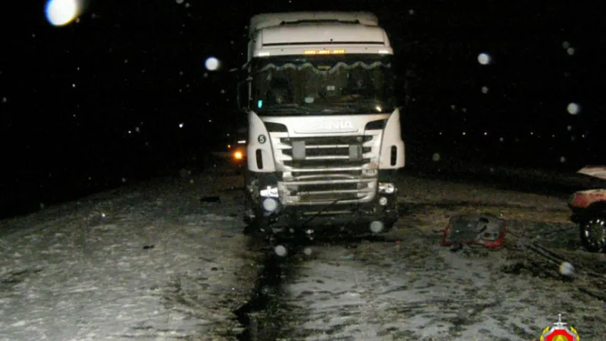 У Барысаве Ford трапіў пад фуру, загінуў кіроўца